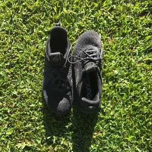 Adidas Alphabounce tennis shoe